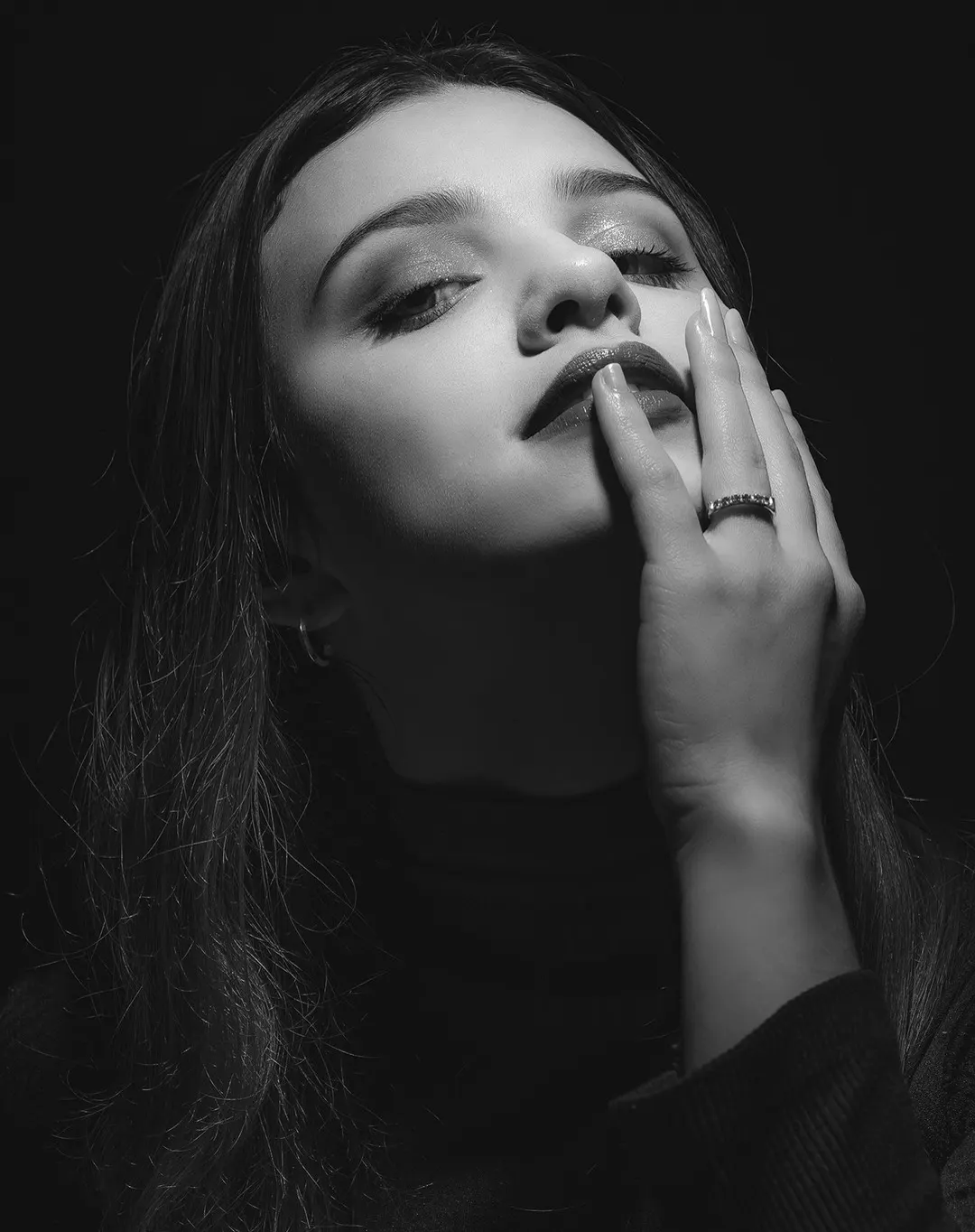 Retrato feminino em preto e branco